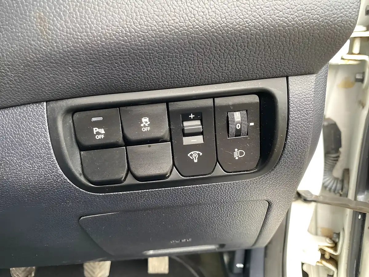 Used 2016 Kia Rio SR7 White - Interior and Exterior details 17