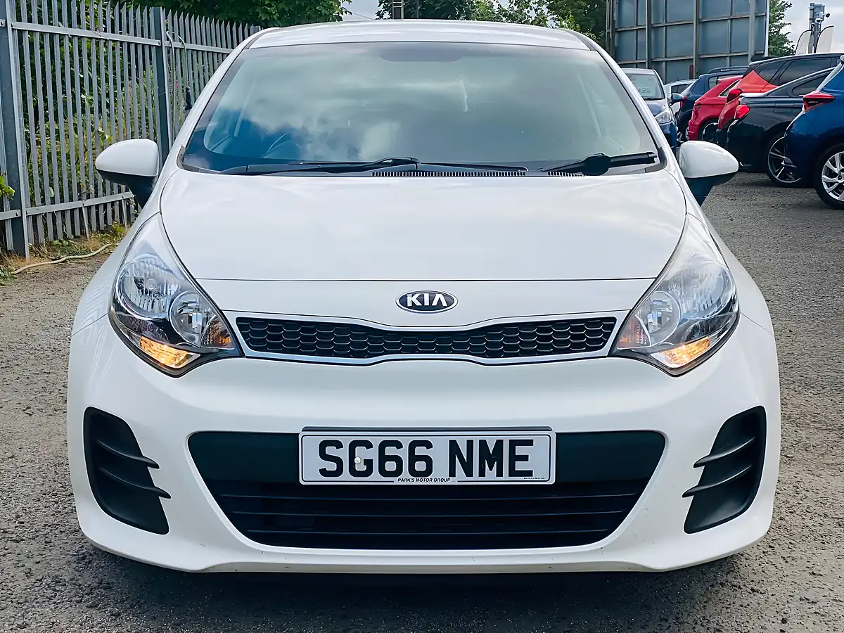Used 2016 Kia Rio SR7 White - Interior and Exterior details 2