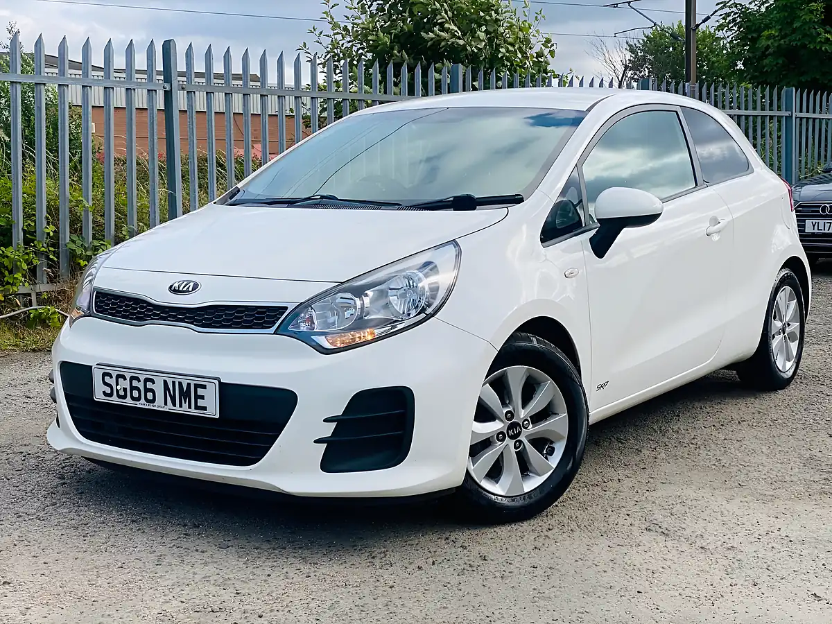 Used 2016 Kia Rio SR7 White - Interior and Exterior details 3