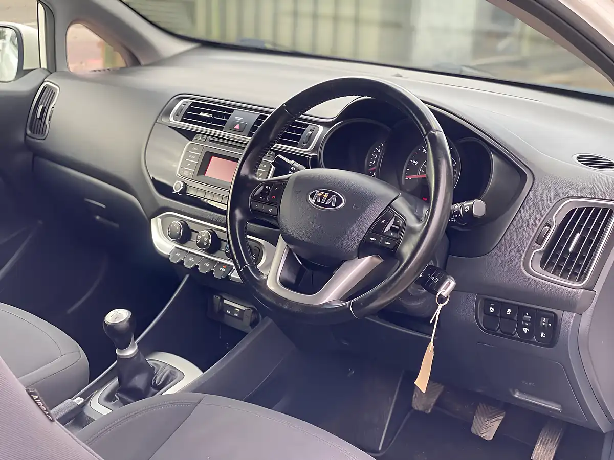 Used 2016 Kia Rio SR7 White - Interior and Exterior details 4
