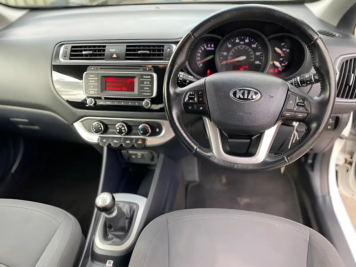 Used 2016 Kia Rio SR7 White - Interior and Exterior details 5