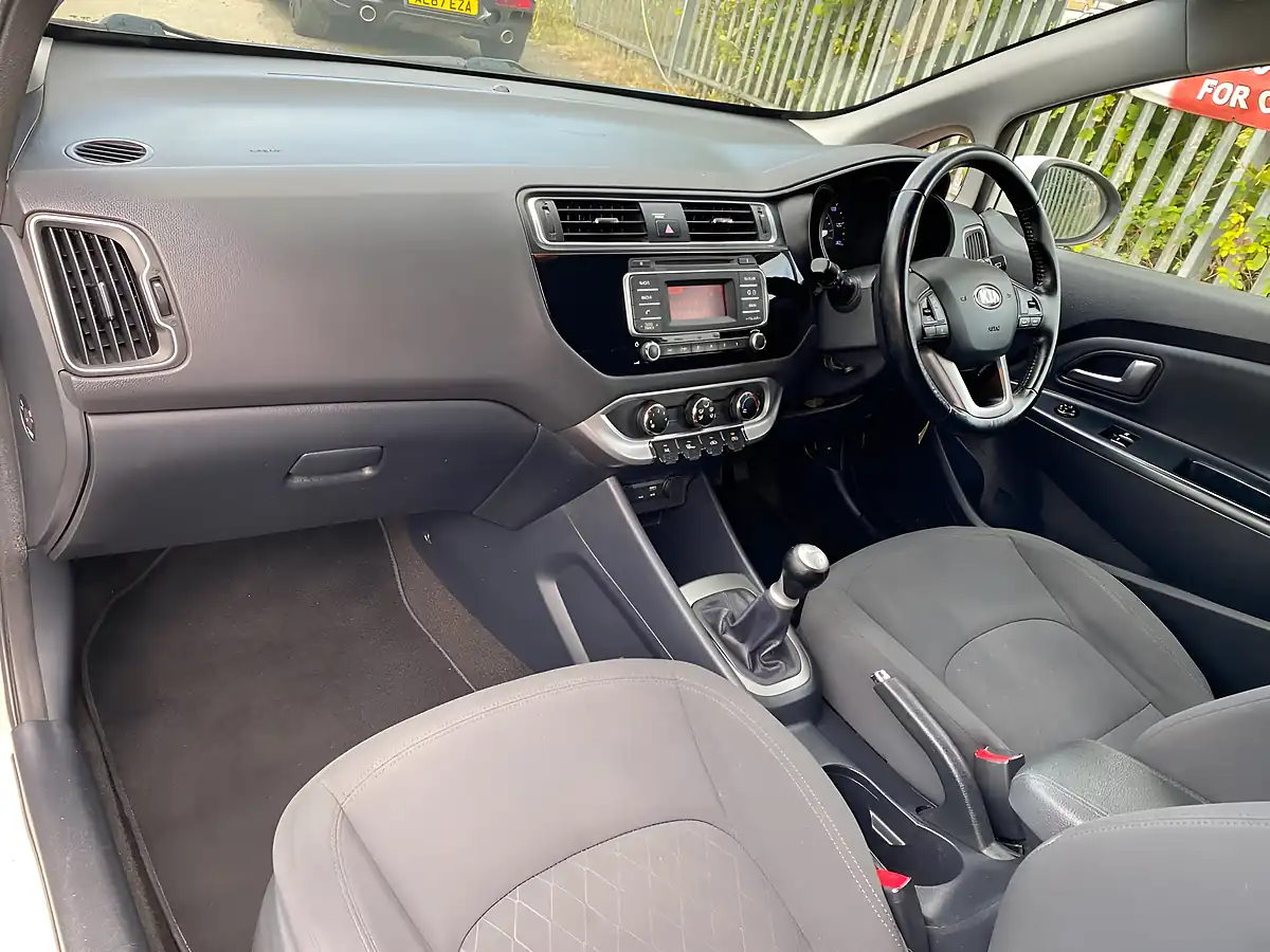 Used 2016 Kia Rio SR7 White - Interior and Exterior details 6
