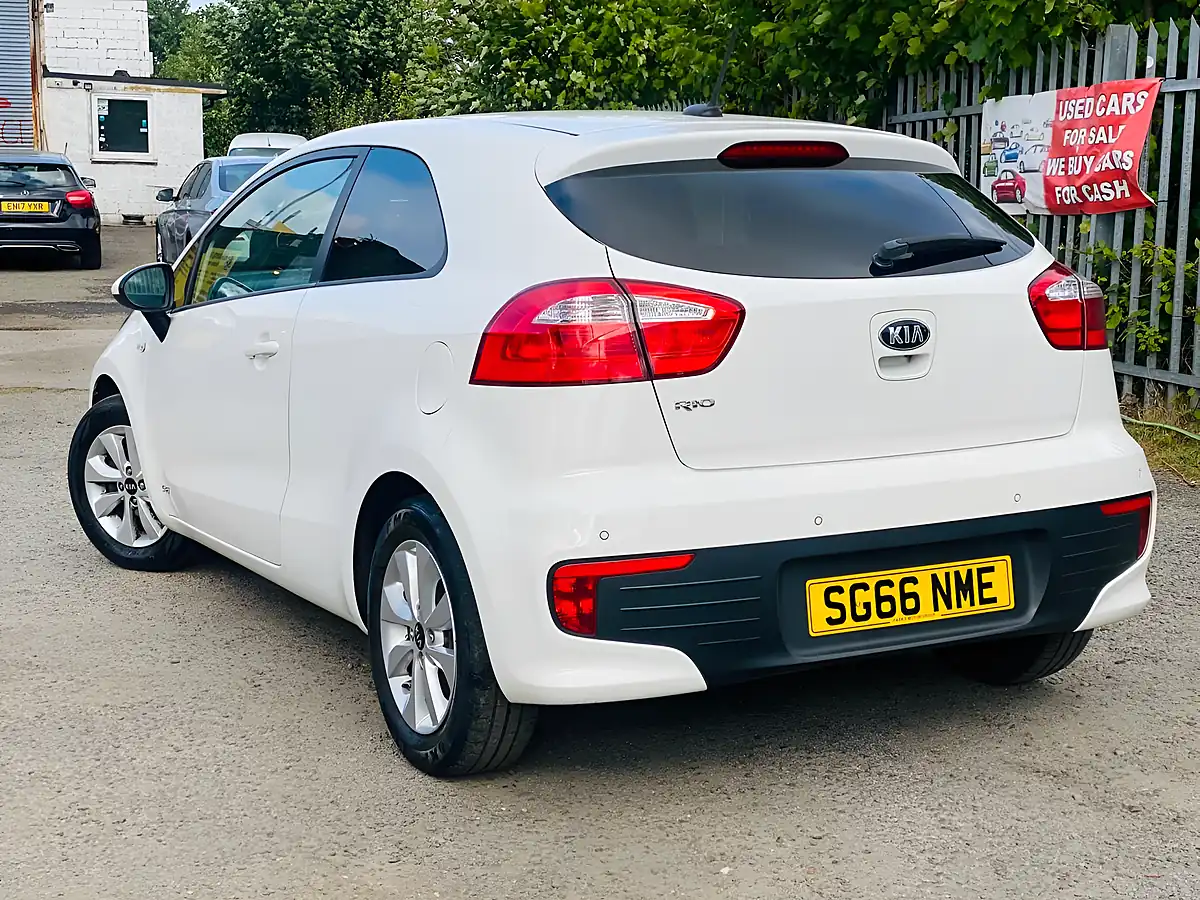 Used 2016 Kia Rio SR7 White - Interior and Exterior details 9