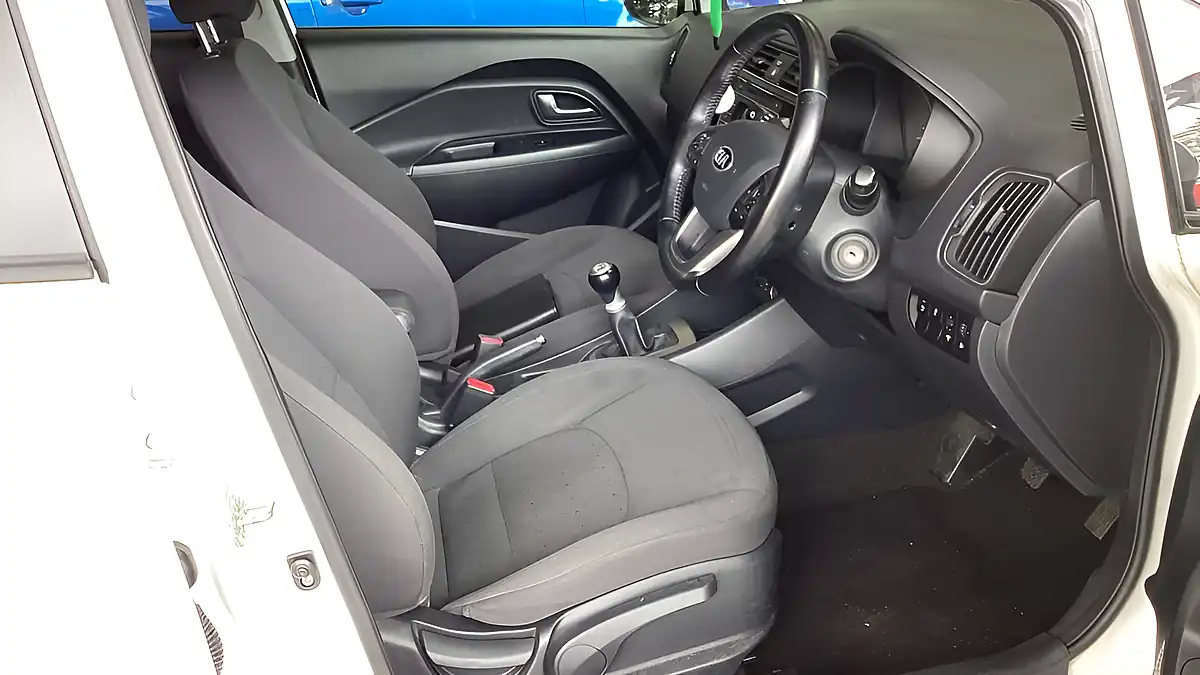Used 2016 Kia Rio SR7 White - Interior and Exterior details 11