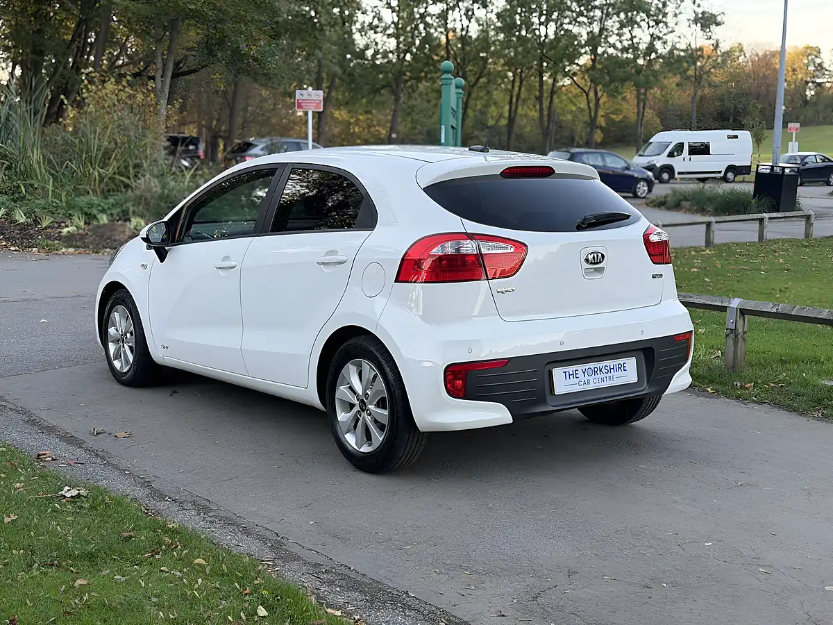 Used 2016 Kia Rio SR7 White - Interior and Exterior details 10