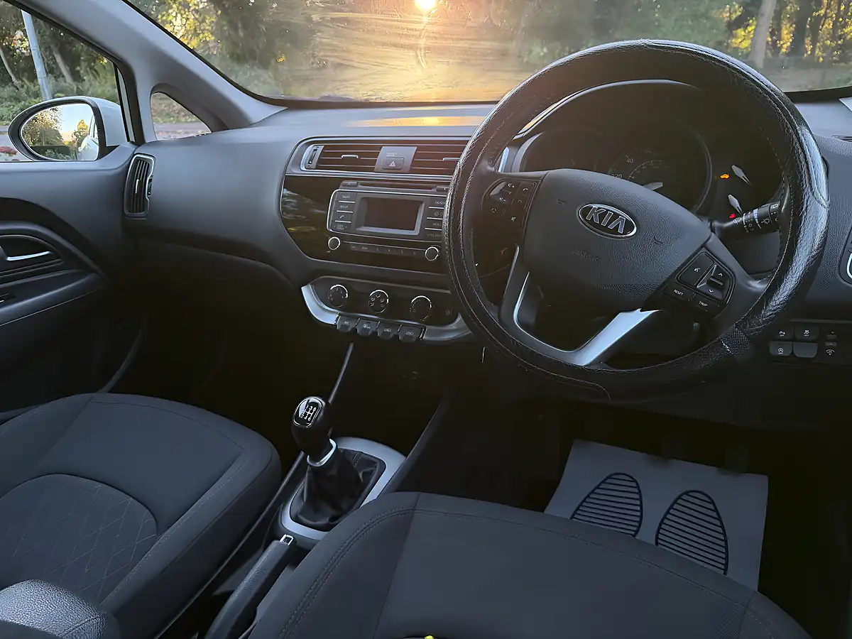 Used 2016 Kia Rio SR7 White - Interior and Exterior details 14