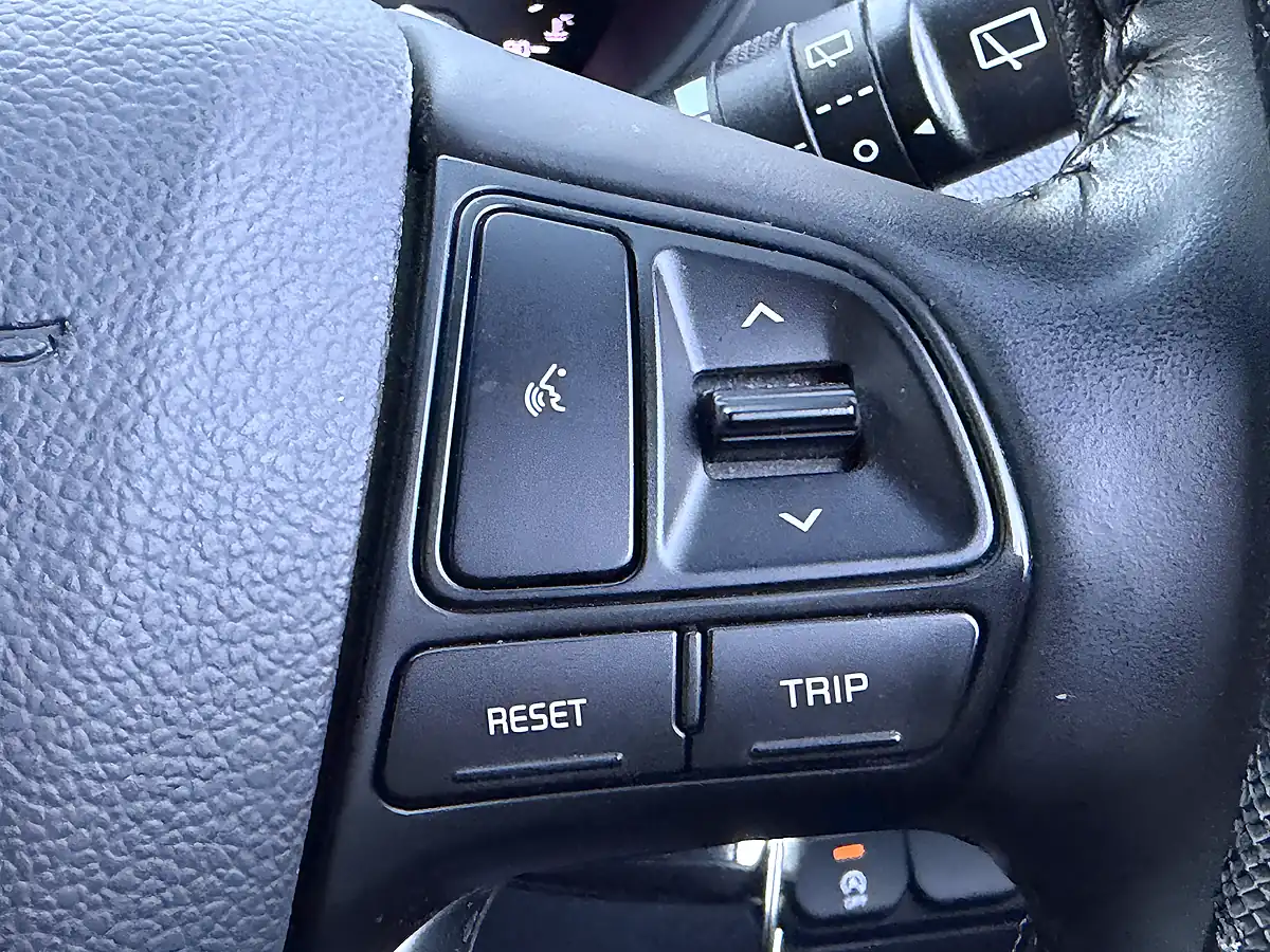 Used 2016 Kia Rio SR7 White - Interior and Exterior details 17