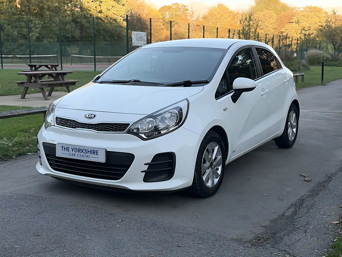Used 2016 Kia Rio SR7 White - Interior and Exterior details 3