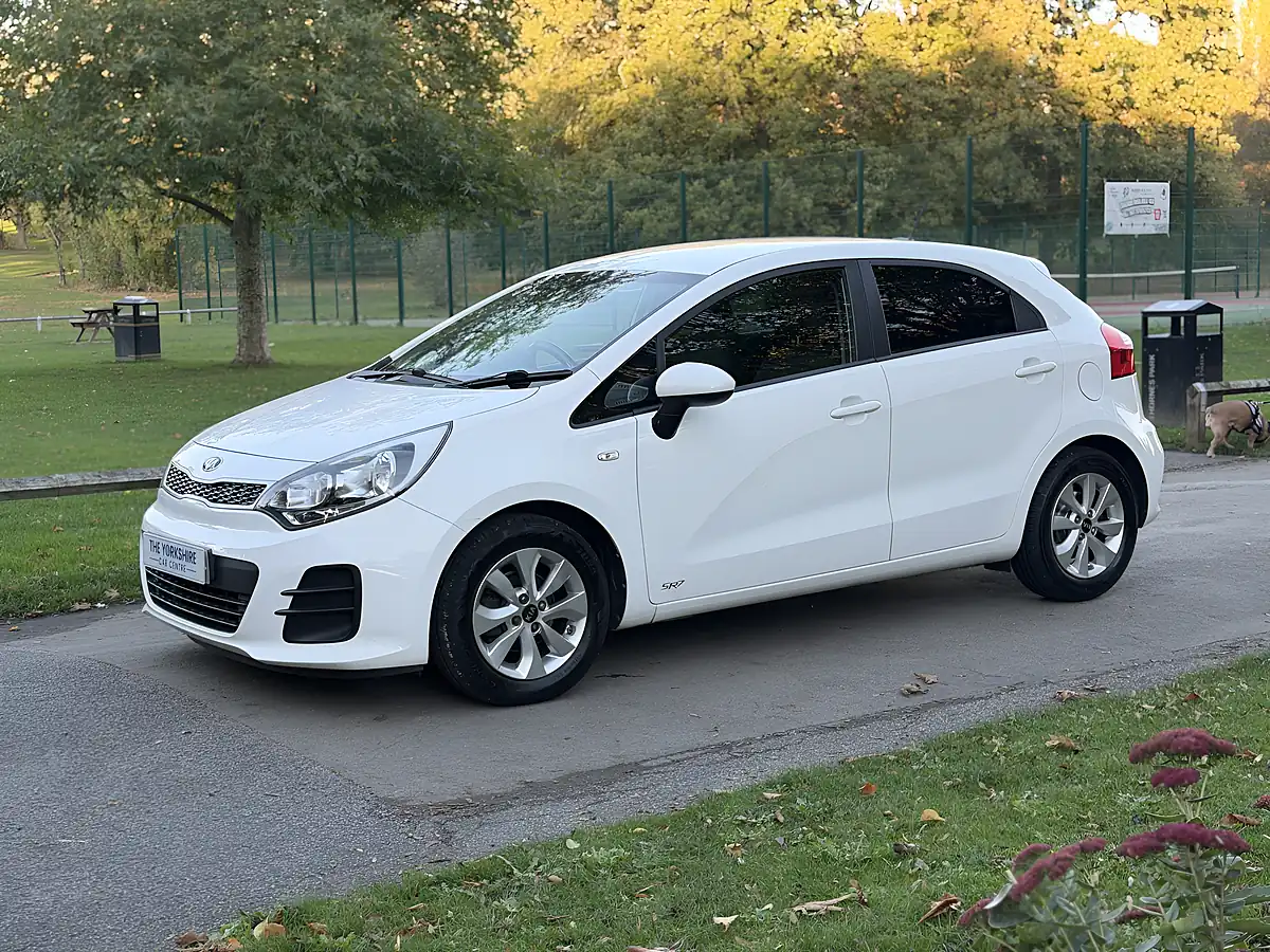 Used 2016 Kia Rio SR7 White - Interior and Exterior details 4