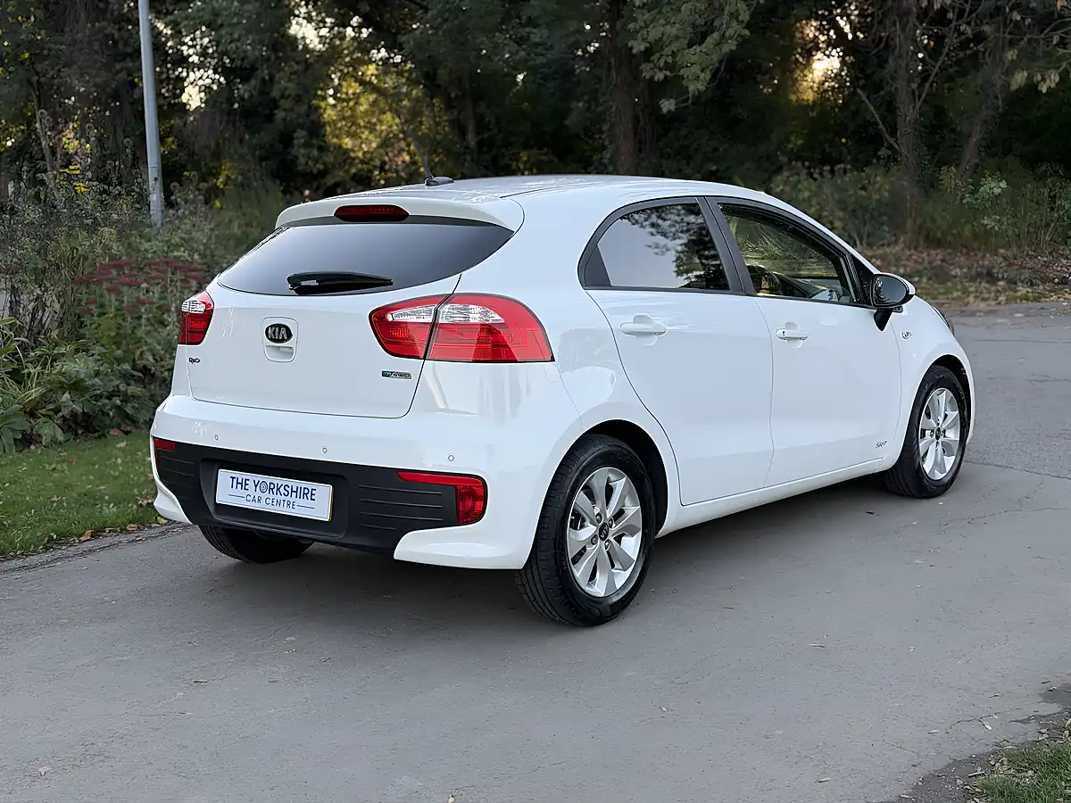 Used 2016 Kia Rio SR7 White - Interior and Exterior details 8