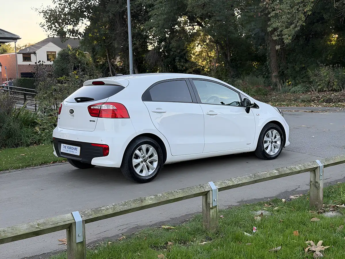 Used 2016 Kia Rio SR7 White - Interior and Exterior details 9