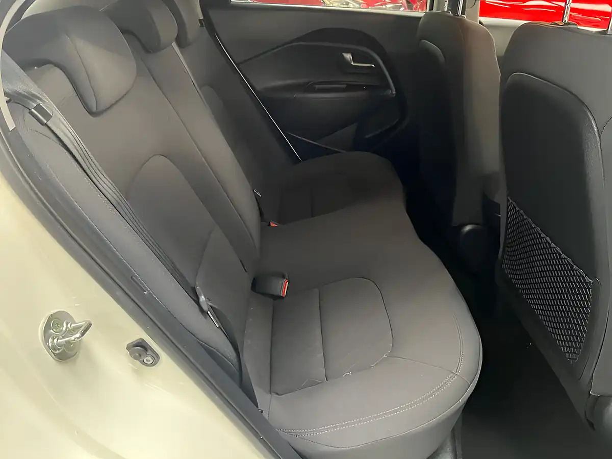 Used 2016 Kia Rio SR7 White - Interior and Exterior details 10