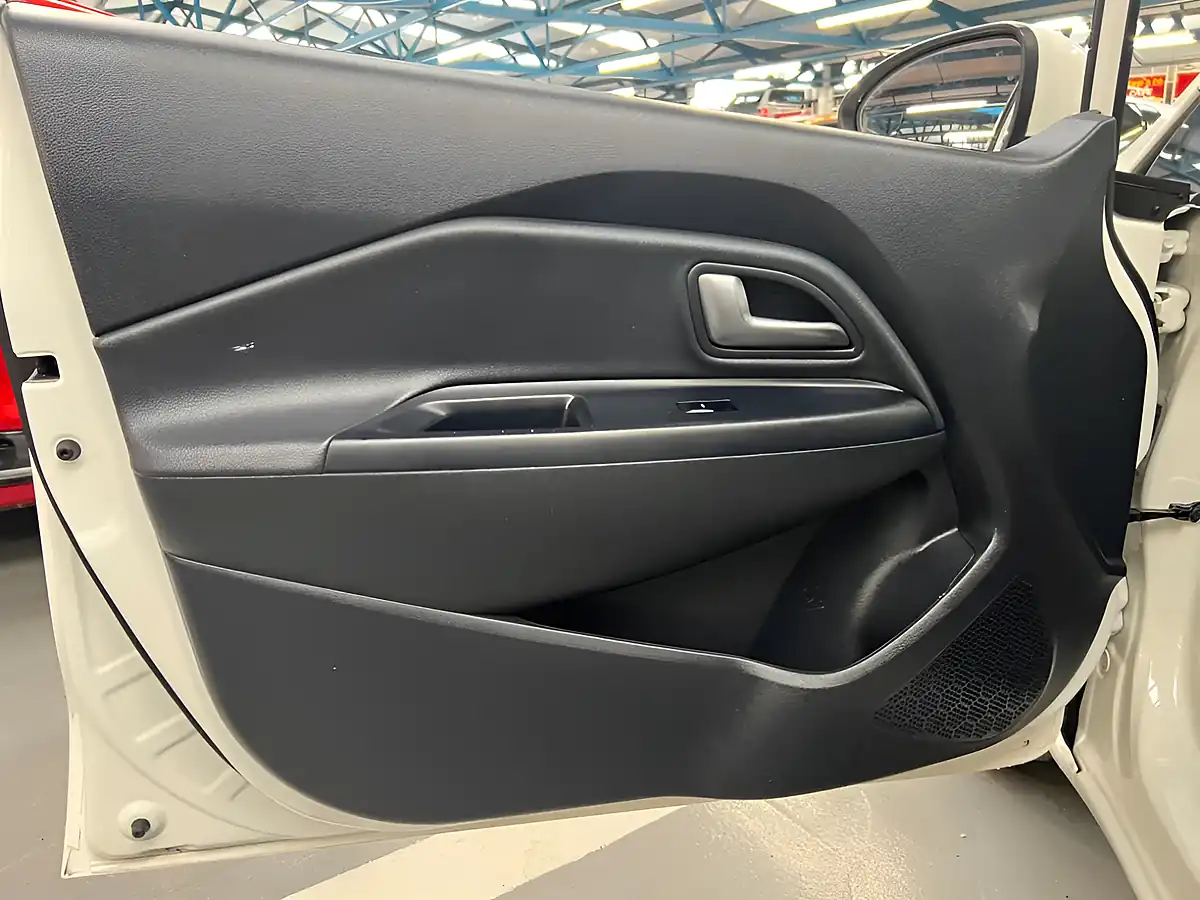 Used 2016 Kia Rio SR7 White - Interior and Exterior details 11