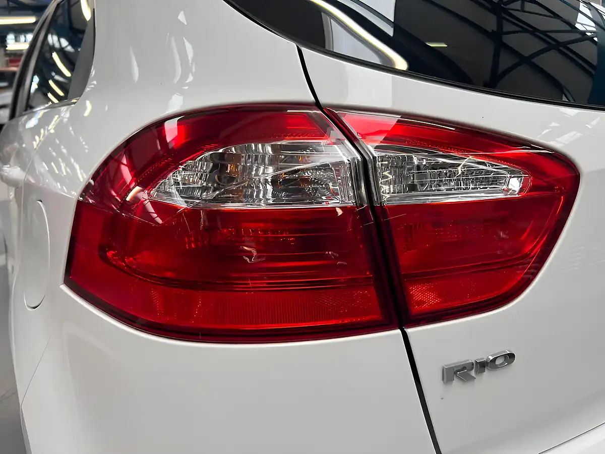 Used 2016 Kia Rio SR7 White - Interior and Exterior details 16