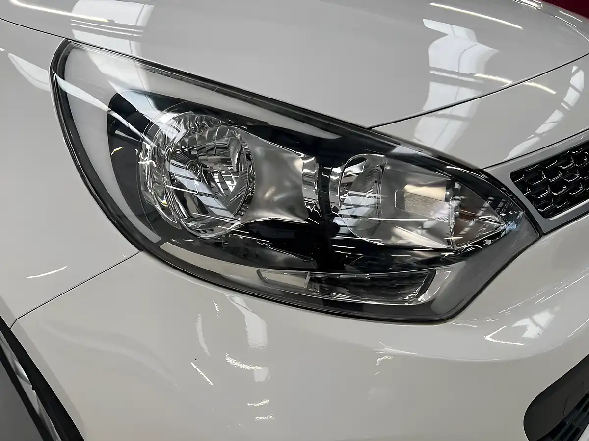 Used 2016 Kia Rio SR7 White - Interior and Exterior details 17
