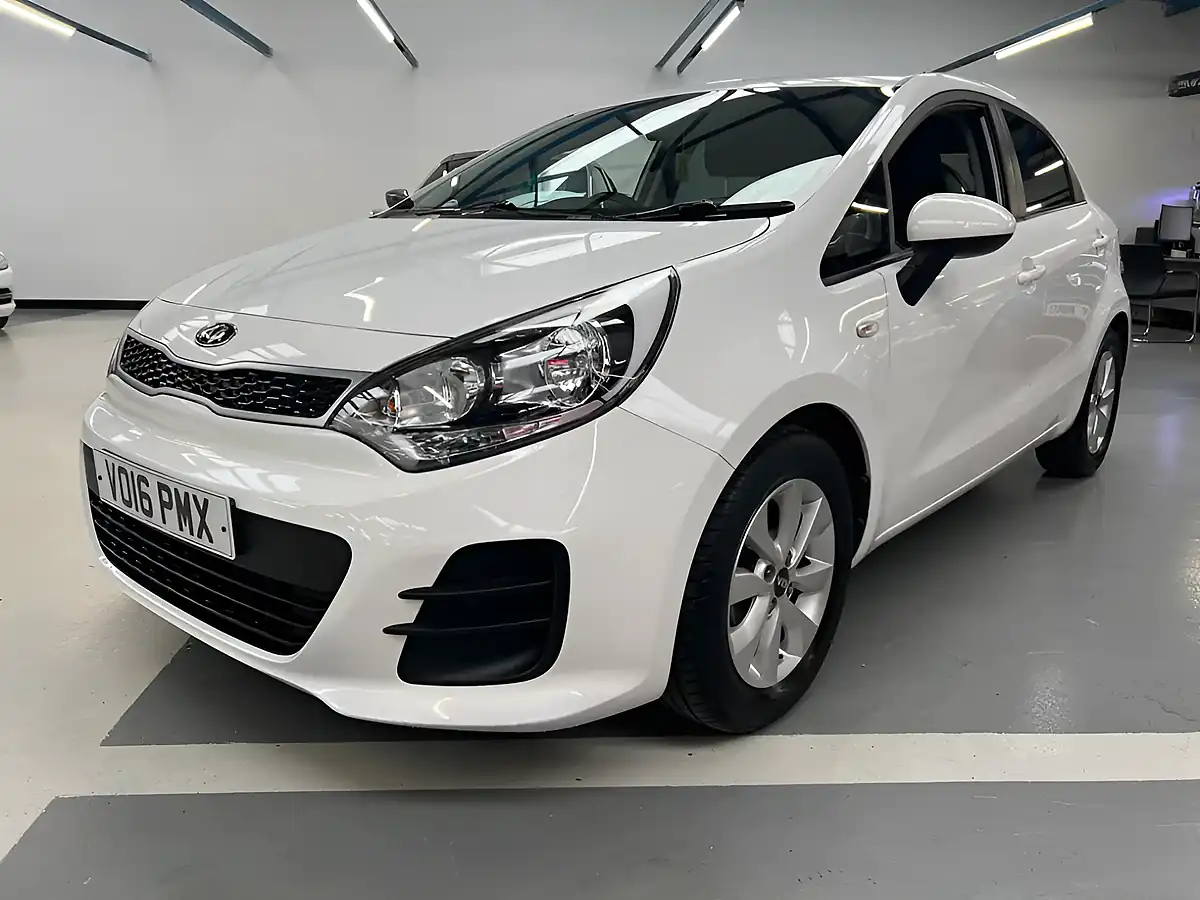 Used 2016 Kia Rio SR7 White - Interior and Exterior details 3