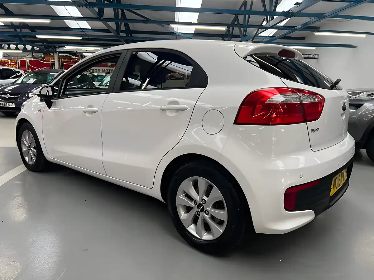 Used 2016 Kia Rio SR7 White - Interior and Exterior details 4