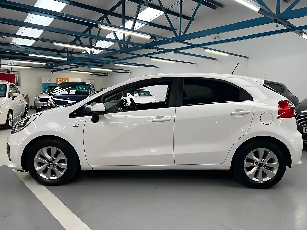 Used 2016 Kia Rio SR7 White - Interior and Exterior details 5