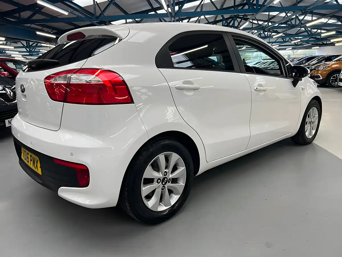 Used 2016 Kia Rio SR7 White - Interior and Exterior details 7