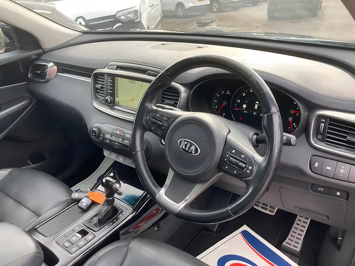 Used 2016 Kia Sorento KX-3 Black - Interior and Exterior details 16
