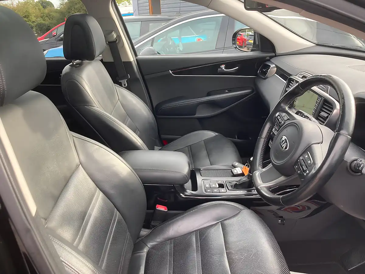 Used 2016 Kia Sorento KX-3 Black - Interior and Exterior details 17