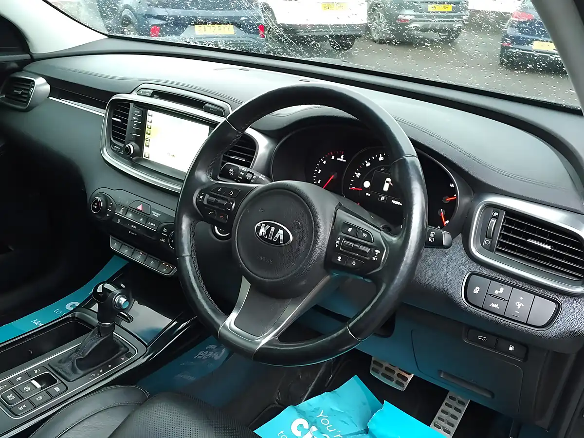Used 2016 Kia Sorento KX-4 Black - Interior and Exterior details 12