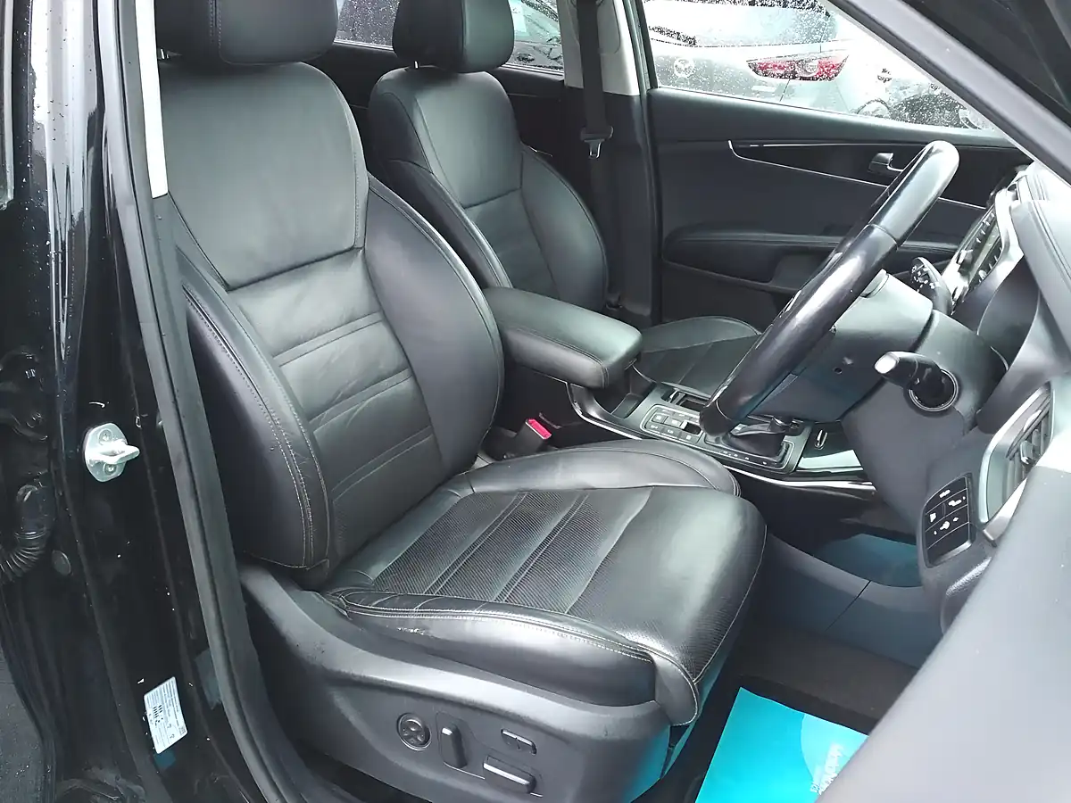 Used 2016 Kia Sorento KX-4 Black - Interior and Exterior details 13