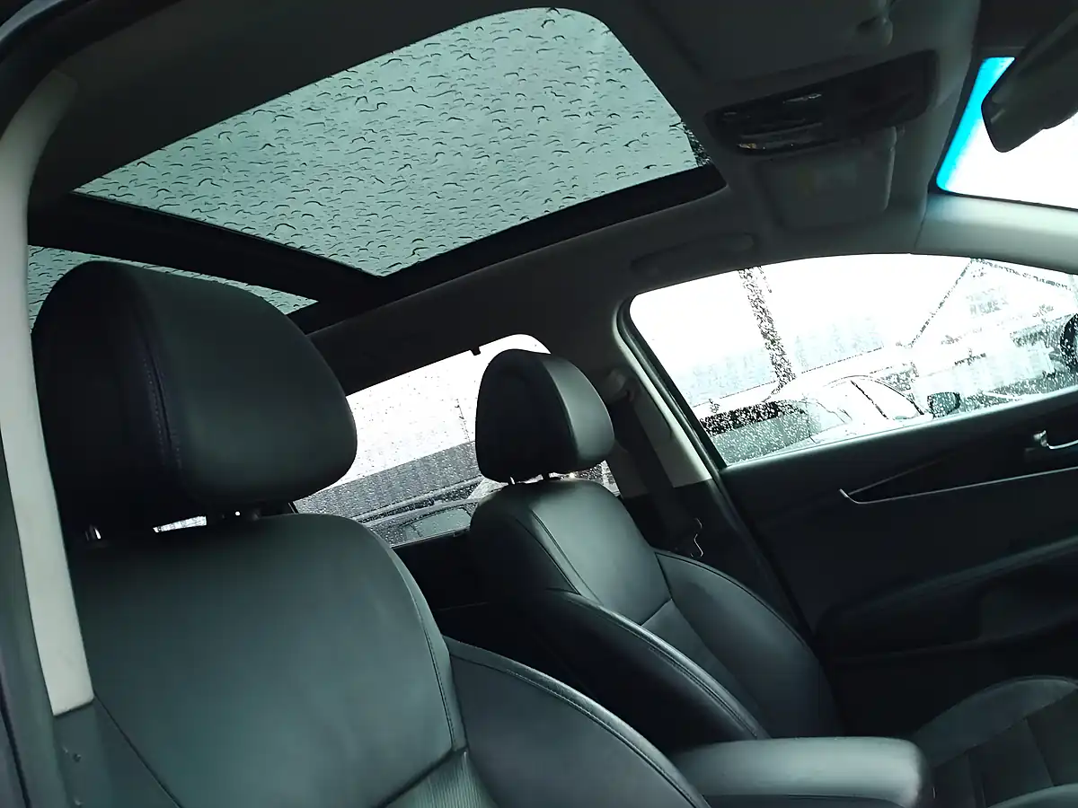Used 2016 Kia Sorento KX-4 Black - Interior and Exterior details 14