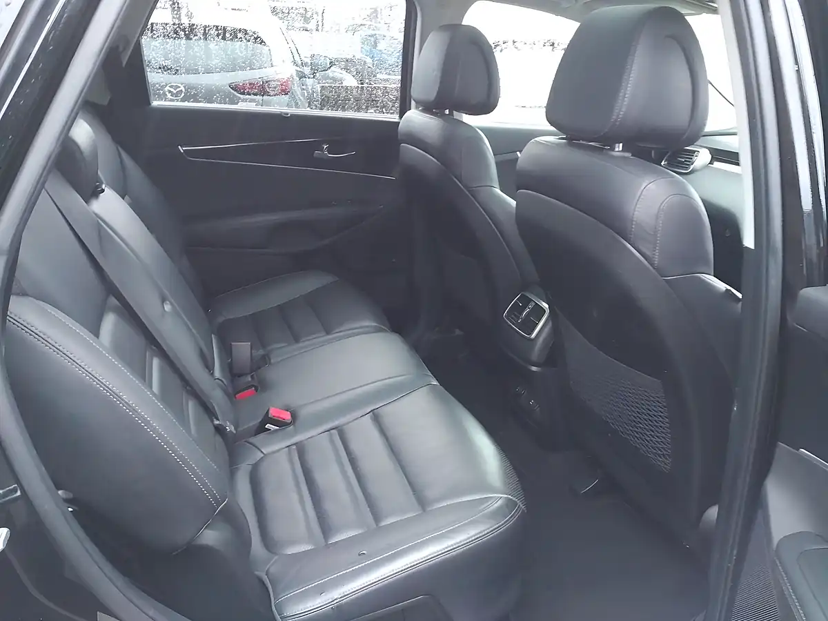 Used 2016 Kia Sorento KX-4 Black - Interior and Exterior details 15