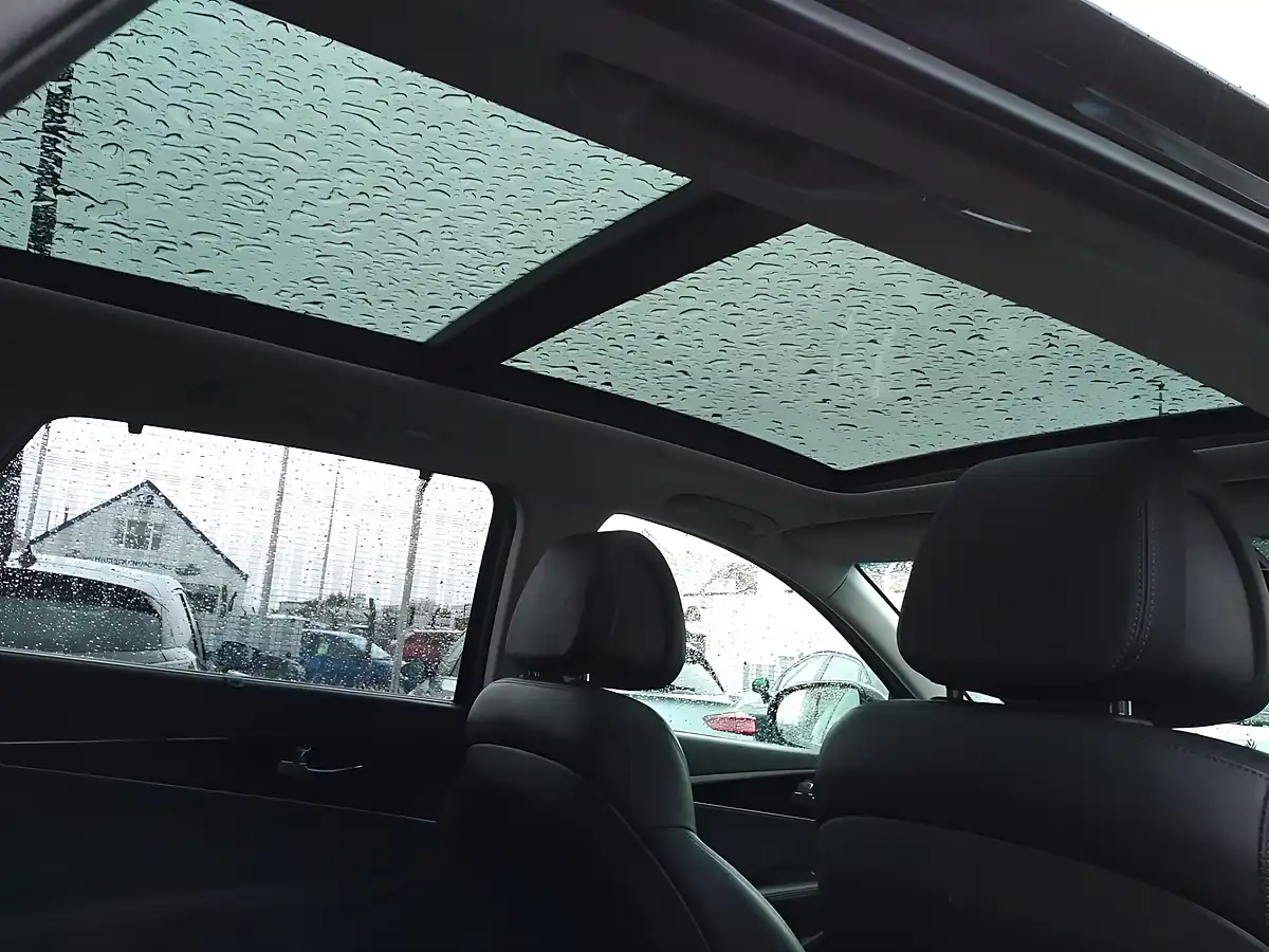 Used 2016 Kia Sorento KX-4 Black - Interior and Exterior details 16