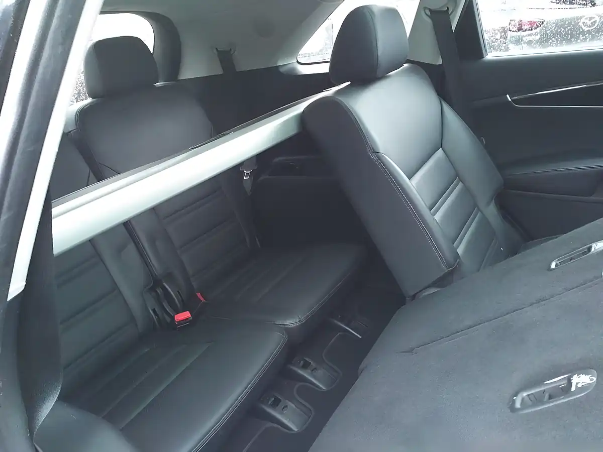 Used 2016 Kia Sorento KX-4 Black - Interior and Exterior details 18