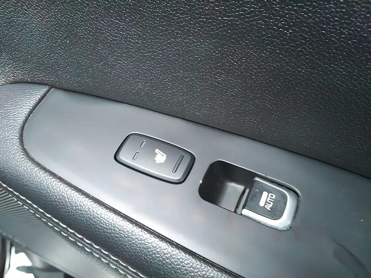 Used 2016 Kia Sorento KX-4 Black - Interior and Exterior details 19