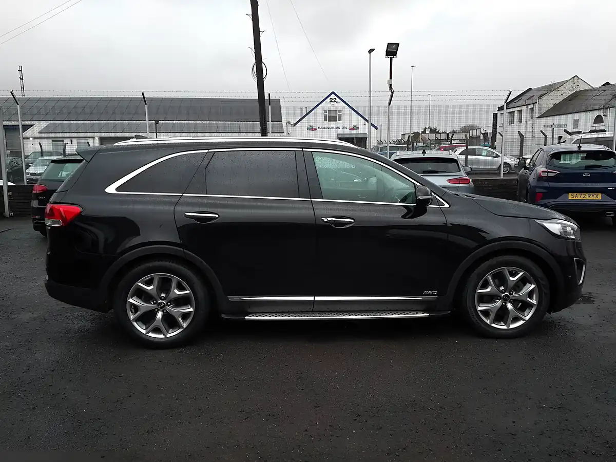 Used 2016 Kia Sorento KX-4 Black - Interior and Exterior details 7