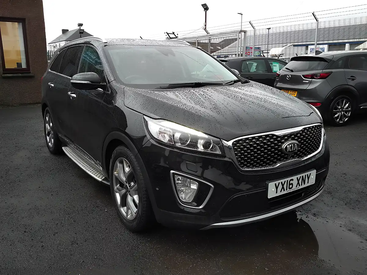 Used 2016 Kia Sorento KX-4 Black - Interior and Exterior details 9