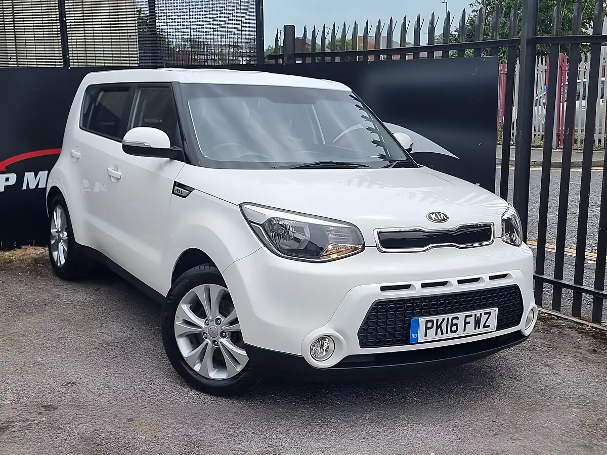 Used 2016 Kia Soul Connect White - Front View