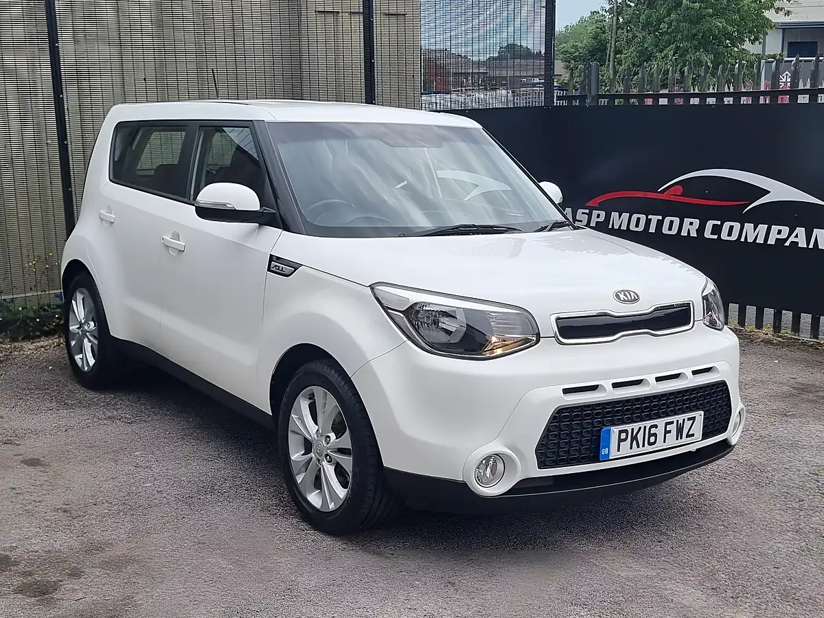 Used 2016 Kia Soul Connect White - Interior and Exterior details 10