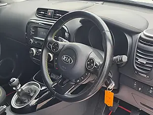 Used 2016 Kia Soul Connect White - Interior and Exterior details 11