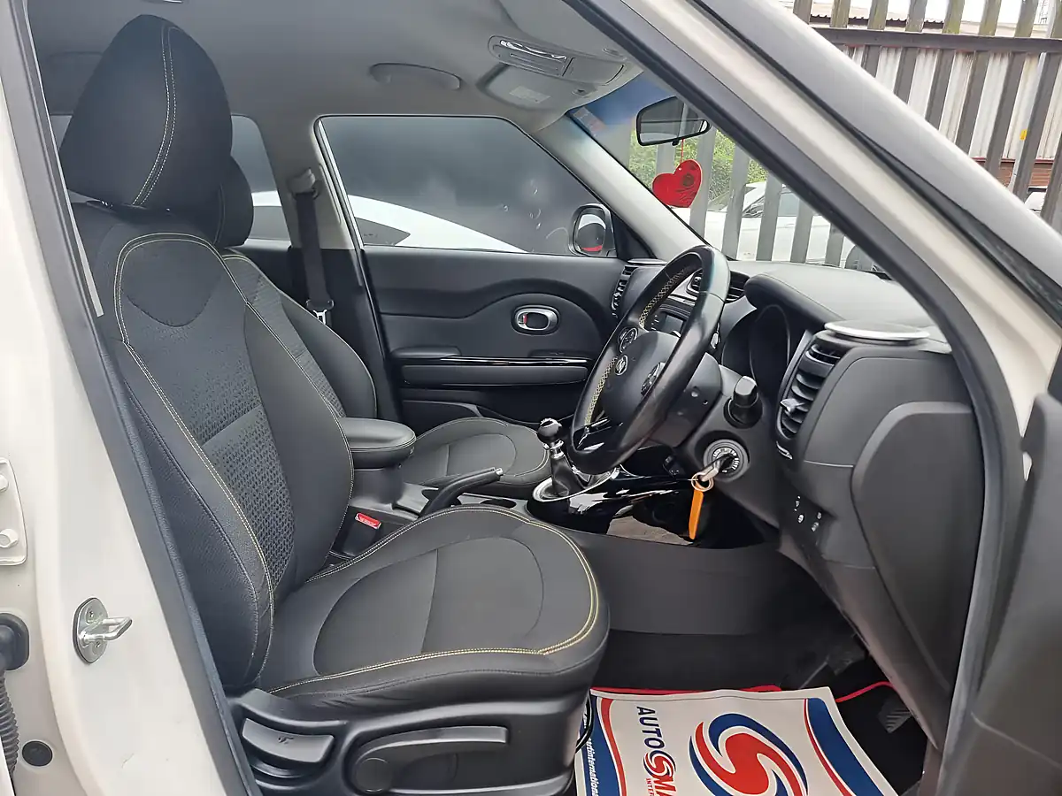 Used 2016 Kia Soul Connect White - Interior and Exterior details 13