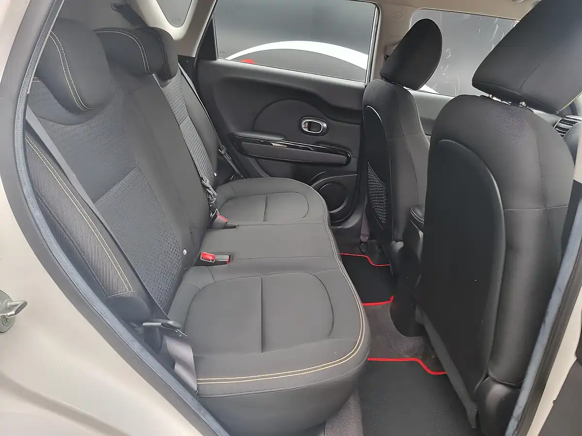 Used 2016 Kia Soul Connect White - Interior and Exterior details 14