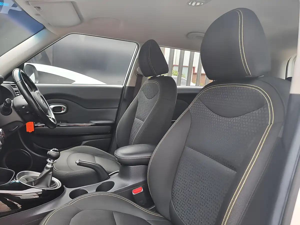 Used 2016 Kia Soul Connect White - Interior and Exterior details 16