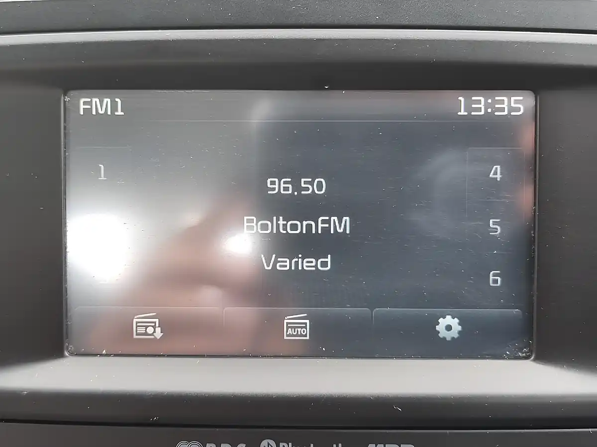 Used 2016 Kia Soul Connect White - Interior and Exterior details 18