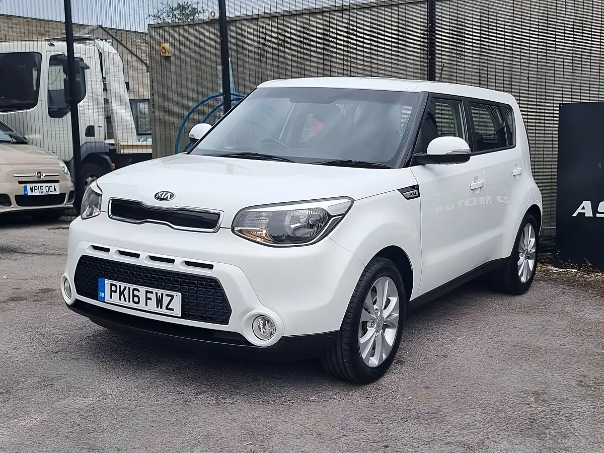 Used 2016 Kia Soul Connect White - Interior and Exterior details 3