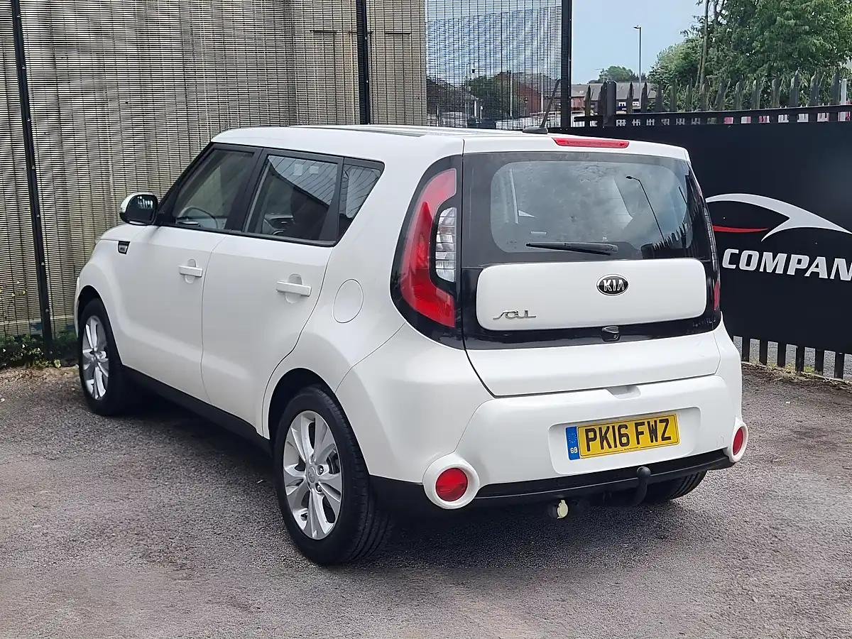 Used 2016 Kia Soul Connect White - Interior and Exterior details 6