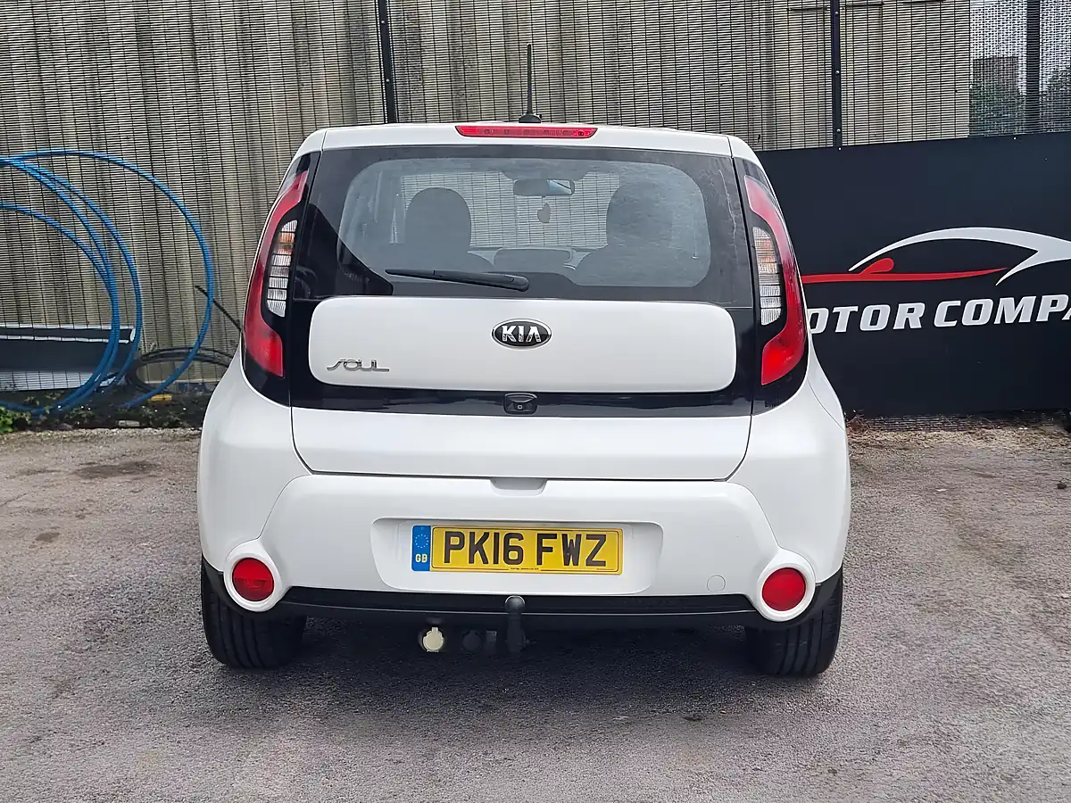 Used 2016 Kia Soul Connect White - Interior and Exterior details 7