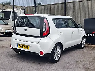 Used 2016 Kia Soul Connect White - Interior and Exterior details 8
