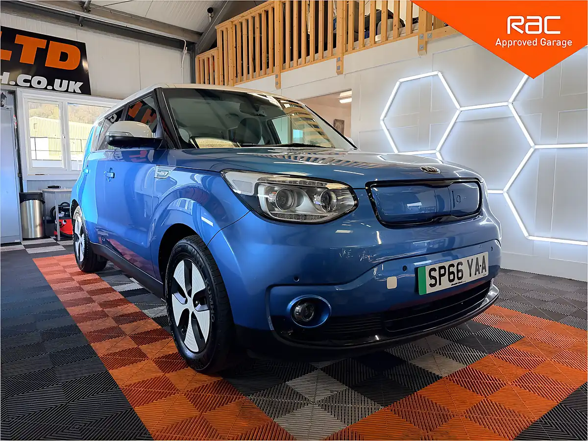 Used 2016 Kia Soul EV SUV Blue - Front View