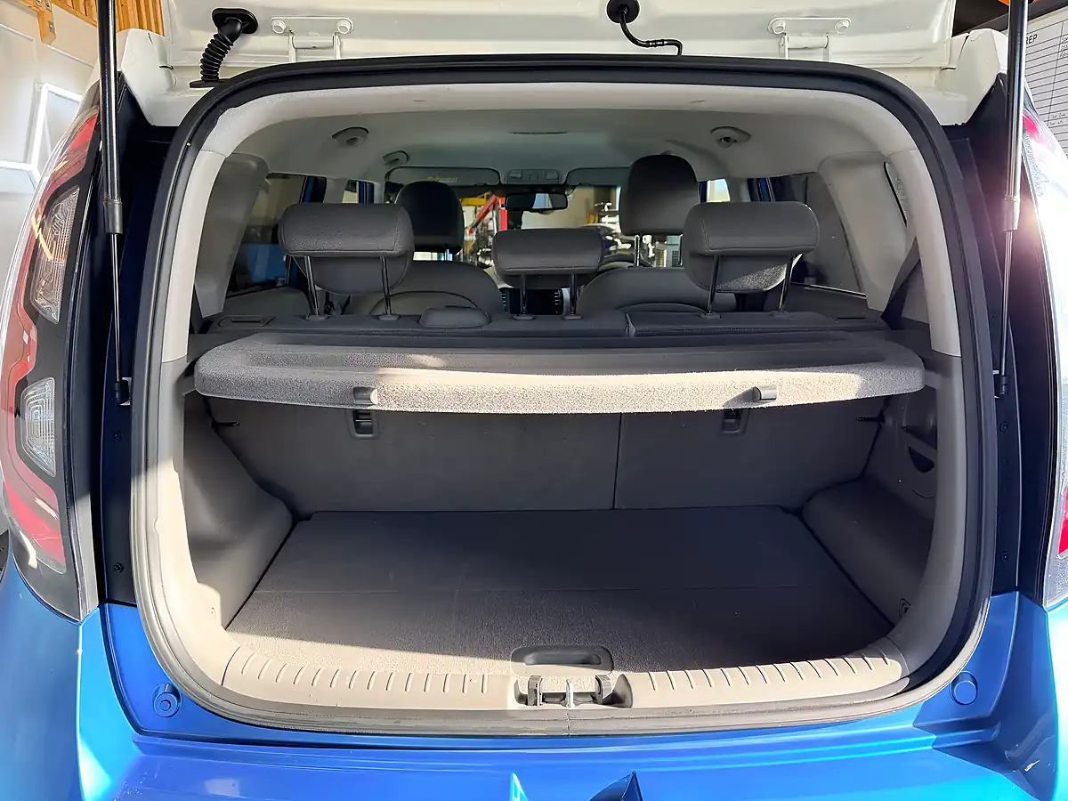 Used 2016 Kia Soul EV SUV Blue - Interior and Exterior details 11