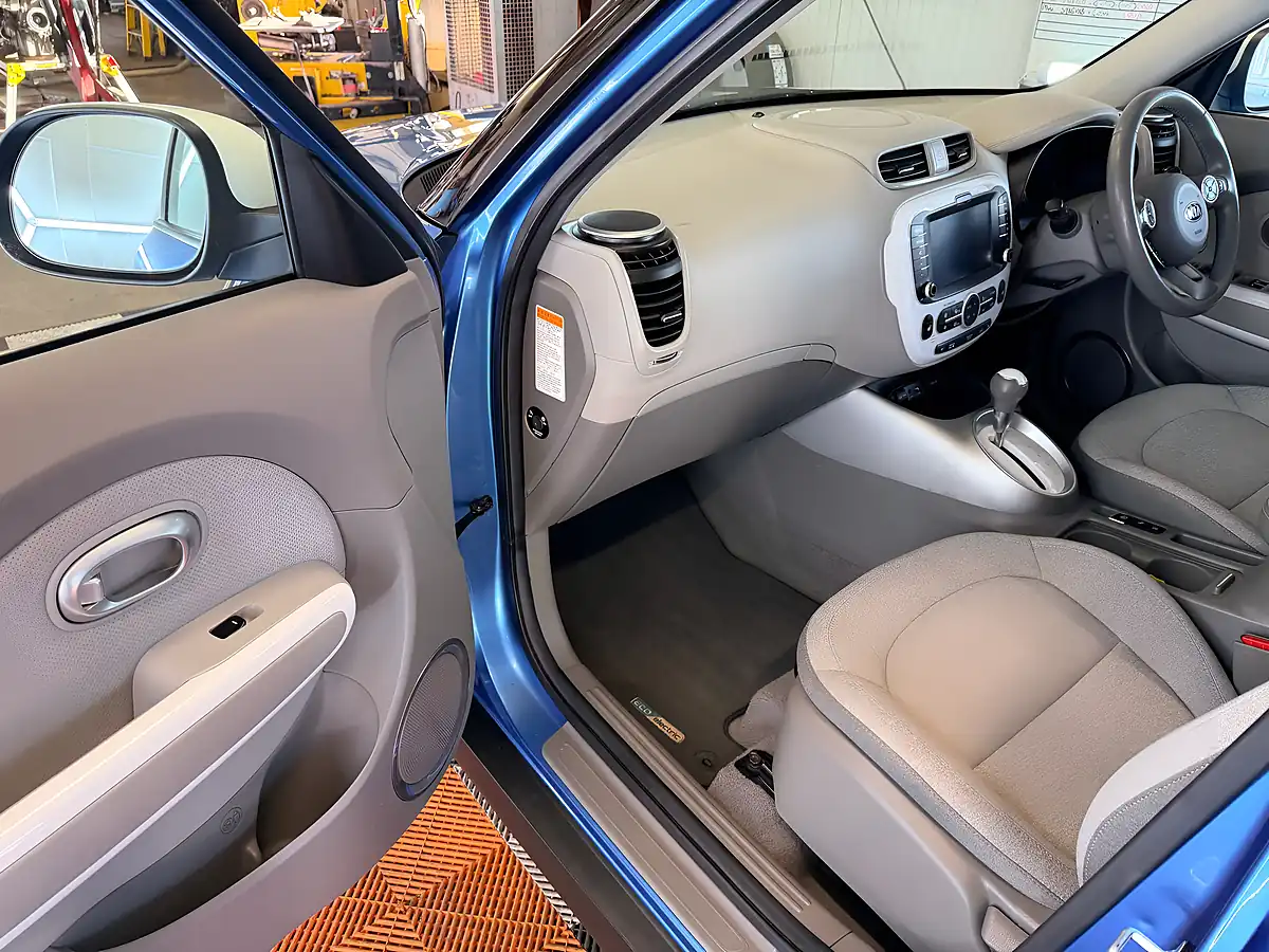 Used 2016 Kia Soul EV SUV Blue - Interior and Exterior details 14