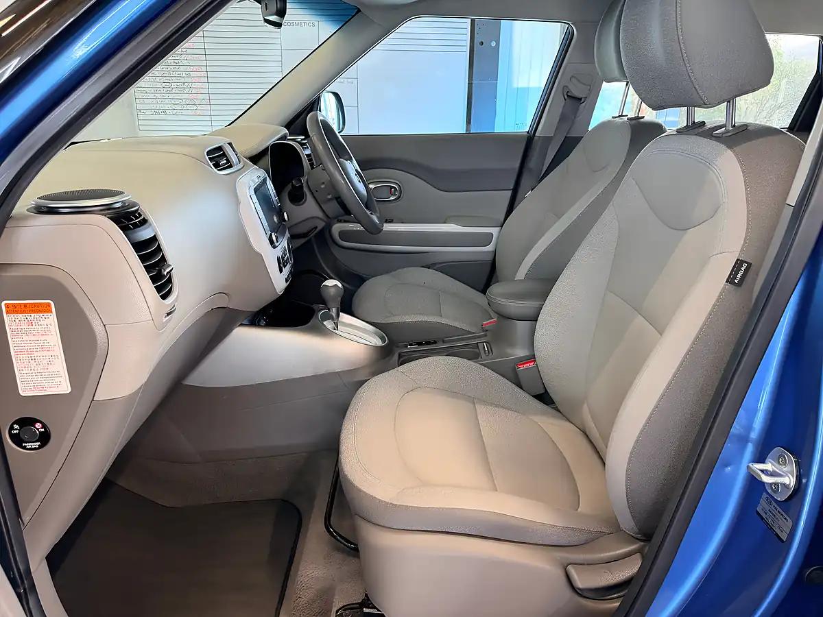 Used 2016 Kia Soul EV SUV Blue - Interior and Exterior details 15