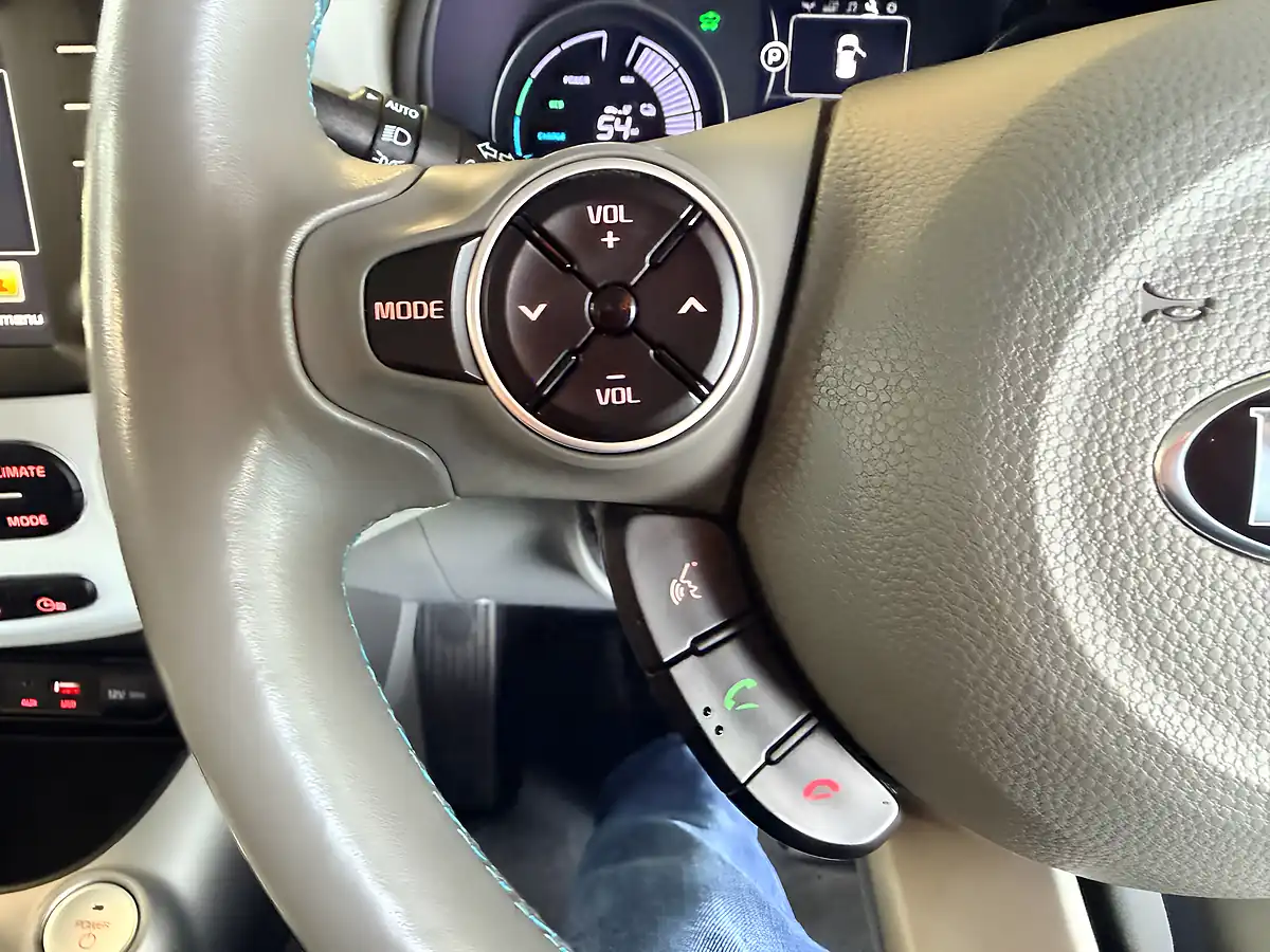 Used 2016 Kia Soul EV SUV Blue - Interior and Exterior details 19